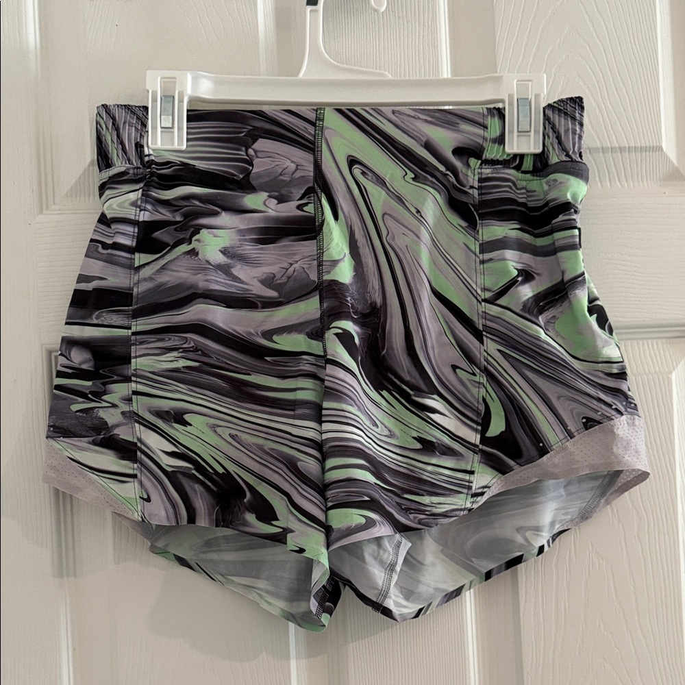 lululemon athletica Women's Swirl Pattern Shorts - Black, Gray, Green